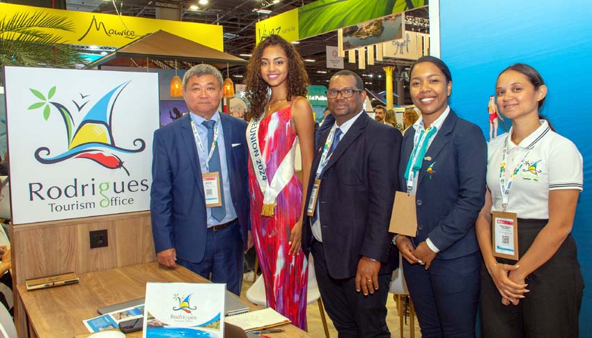 Jean Alain Wong So, Commissaire au Tourisme, Miss Réunion 2024, Marine Futol, Jean-Pierre Lim Kim, Bellexperience Holidays et Président de l’Association rodriguaise pour un développement touristique intégré, Issana Agathe, Directrice de l’Office de Tourisme, Valérie Roussety, Chargée de promotion - © Joey Nicles Modeste