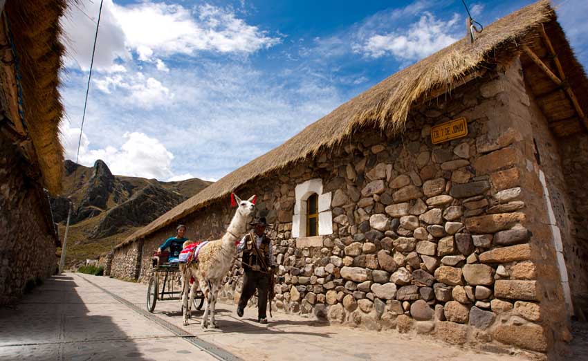 Traversée du village de Sibayo - © PROMPERÚ