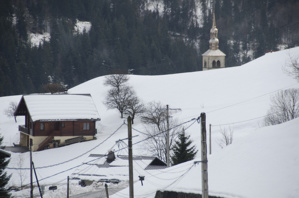 Le bourg de Saint-Nicolas est dominé par son clocher-tour.@David Raynal