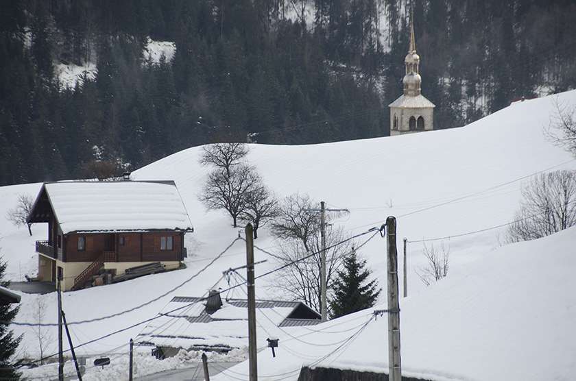 Le bourg de Saint-Nicolas est dominé par son clocher-tour.@David Raynal